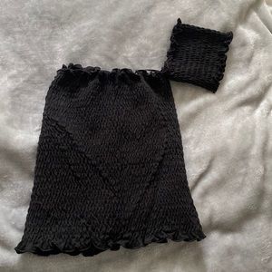 Half sleeve cute black top! Crop top, size medium.